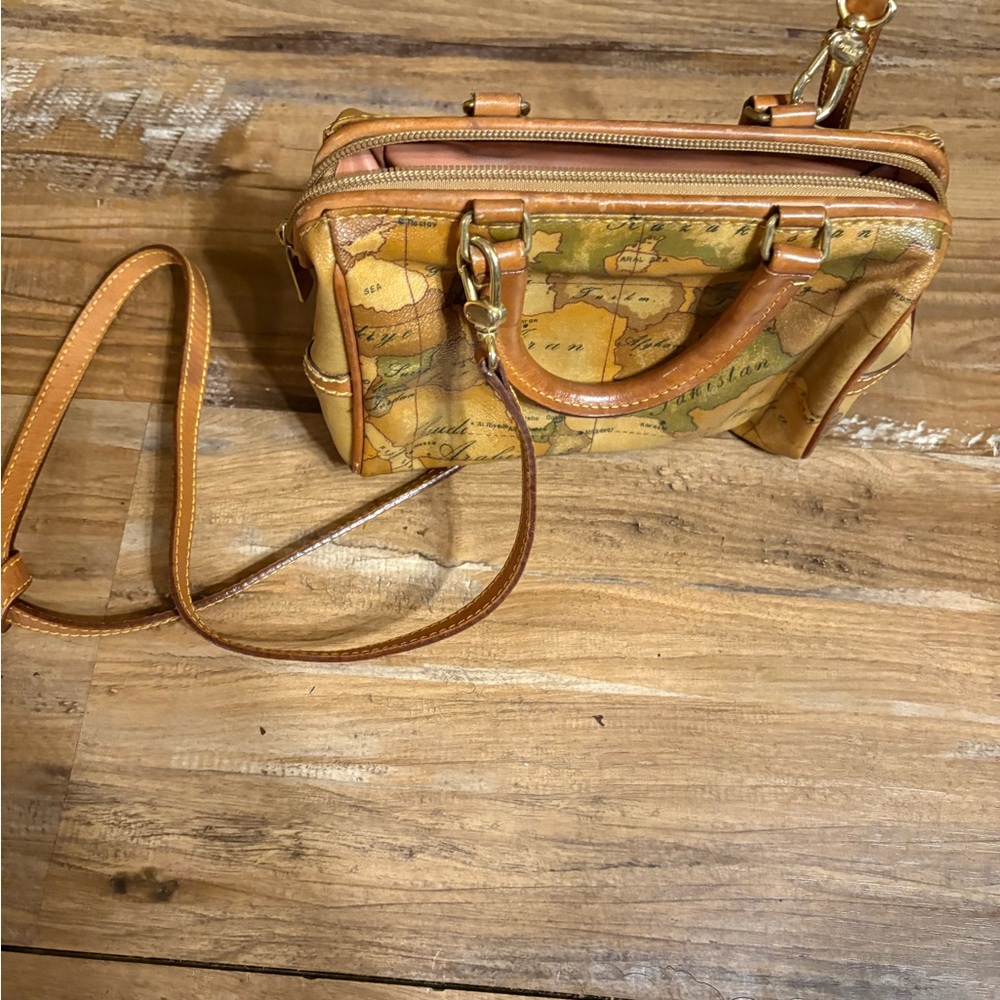 Alviero Martini 1A Classe Geo Classic Boston bag.